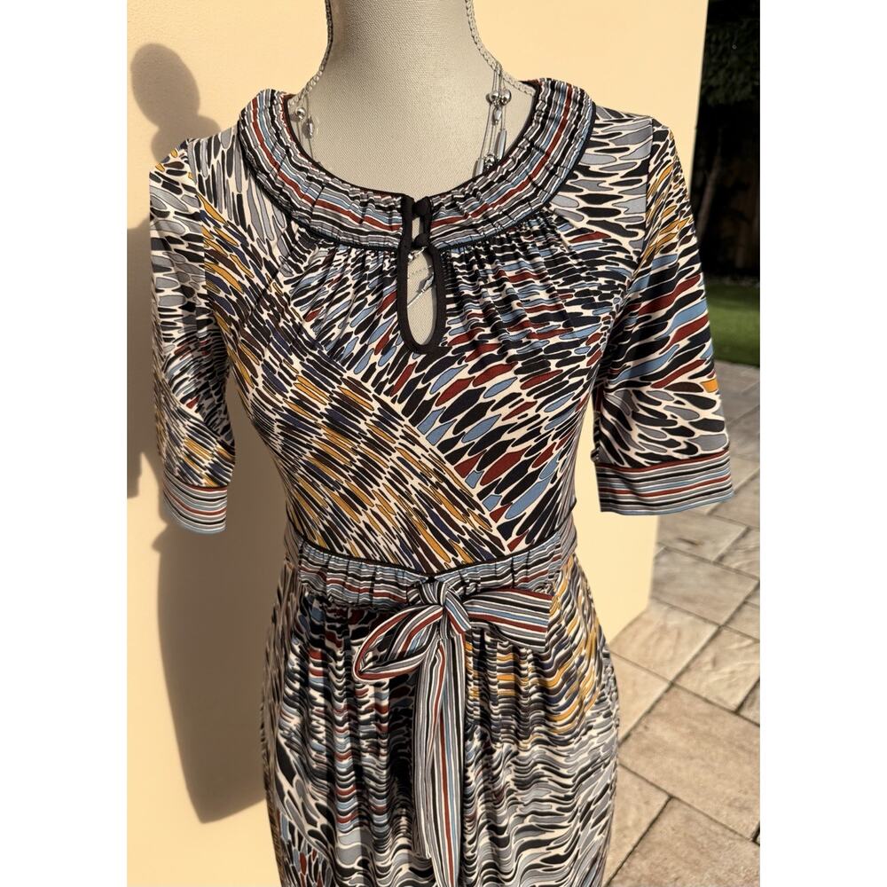 BCBG MaxAzria Abstract-Print Belted Dress – Size XS - Picture 4 of 10